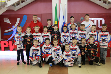 Хоккей с шайбой